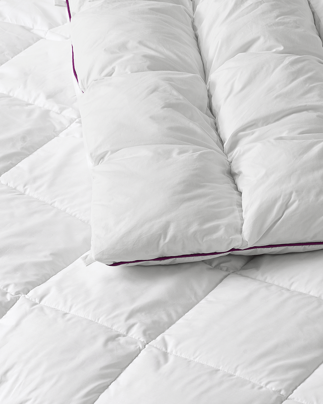 Nyght Hybrid dyne HybridDuvet™. Heavy & full duvet in one Hybrid Duvet. Get deep sleep & avoid night sweats with this duvet.